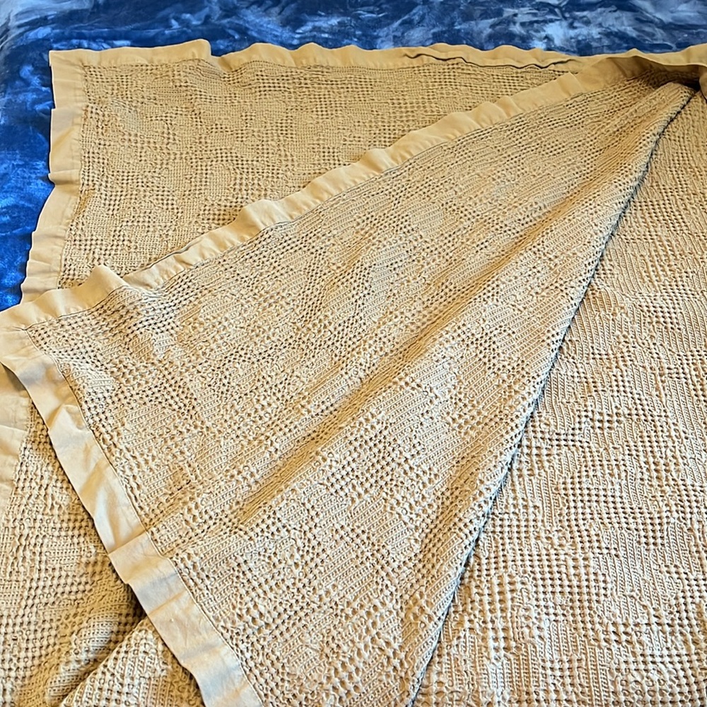 Coyuchi Reyes Organic Waffle Blanket - Picture 8 of 8